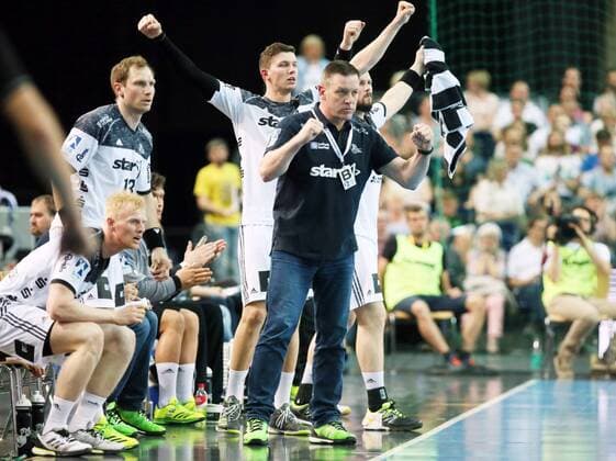 Leipzig, 17.05.2017, Arena Leipzig, Handball, 1.Bundesliga, 30.Spieltag , SC DHfK Leipzig vs. THW Kiel 34:25 (15:11) , Im Bild; Trainer Alfred Gislason (Kiel) jubelt. ,