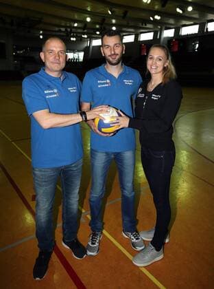 Allianz MTV Stuttgart Pressekonferenz Deutschland, Stuttgart, 18.05.2017, Volleyball, 1. Bundesliga Frauen, Allianz MTV Stuttgart, Pressekonferenz: v.l. Aurel Irion (Geschäftsführer), Giannis Athanasopoulos (Trainer)., Kim Renkema (Sportdirektorin).
