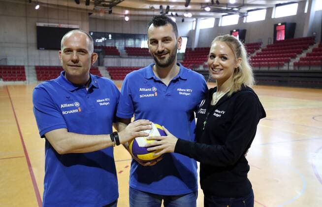 Allianz MTV Stuttgart Pressekonferenz Deutschland, Stuttgart, 18.05.2017, Volleyball, 1. Bundesliga Frauen, Allianz MTV Stuttgart, Pressekonferenz: v.l. Aurel Irion (Geschäftsführer), Giannis Athanasopoulos (Trainer)., Kim Renkema (Sportdirektorin).