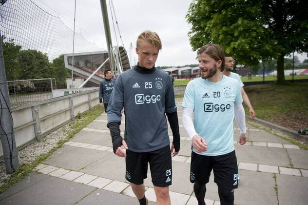 18-05-2017 VOETBAL: TRAINING AJAX: AMSTERDAM Kasper Dolberg (Ajax) en Lasse Schone (Ajax) Foto:SCS Michel Utrecht Training session Ajax UEFA Europa League 2016 2017 xVIxVIxImagesx xSoenarxChamidxsportfotografiexIVx 7816776
