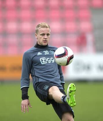 18-05-2017 VOETBAL: TRAINING AJAX: AMSTERDAM Donny van de Beek (Ajax) Foto:SCS Michel Utrecht Training session Ajax UEFA Europa League 2016 2017 xVIxVIxImagesx xSoenarxChamidxsportfotografiexIVx 7817394