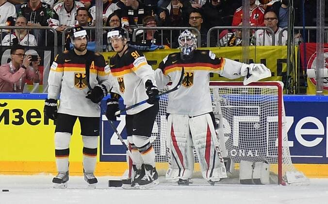 18.05.2017, xblx, Eishockey WM 2017, Kanada - Deutschland, emspor, v.l., Dennis Seidenberg (Deutschland, DEB), Moritz Mueller (Deutschland, DEB), Philipp Grubauer (Deutschland, DEB), enttaeuscht, enttaeuscht schauend, dissapointed nach dem 1:0 Koeln