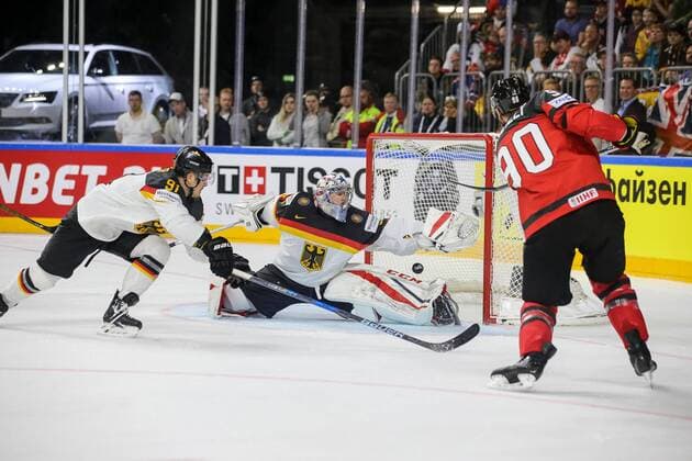 vl. Moritz Mueller (GER), Philipp Grubauer (GER), Ryan O Reilly (CAN) trifft mit seinem Schuss den Pfosten, Kanada - Deutschland Koeln Copyright: xHorn xEibner-Pressefotox EP_BHN