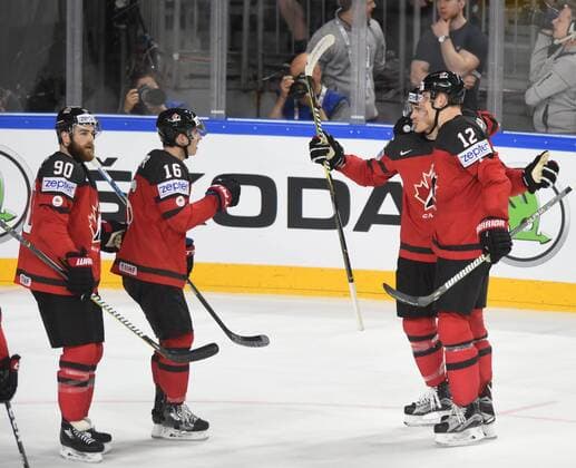 Eishockey WM 2017 in Köln: Viertelfinale: Kanada - Deutschland - 18.05.2017. Jubel Team Canada nach dem 1:0. V.l: O Reilly, Marner, Torschütze Scheifele und Parayko. HM
