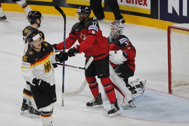 IIHF WM 2017, Kanada - Deutschland, 18.05.2017 Calvin Pickard (Kanada, 31); Wayne Simmonds (Kanada, 17); Moritz Mueller (Deutschland - Koelner Haie, 91); IIHF WM 2017, Kanada - Deutschland am 18.05.2017 in der Lanxess-Arena in Koeln (Deutschland). xadx