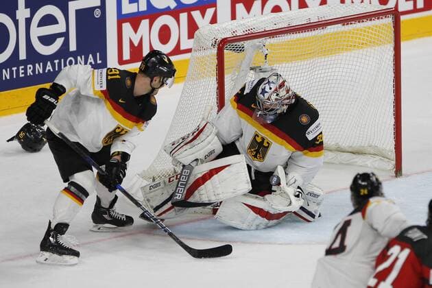 IIHF WM 2017, Kanada - Deutschland, 18.05.2017 Moritz Mueller (Deutschland - Koelner Haie, 91); Philipp Grubauer (Deutschland - Washington Capitals, 30); IIHF WM 2017, Kanada - Deutschland am 18.05.2017 in der Lanxess-Arena in Koeln (Deutschland). xadx