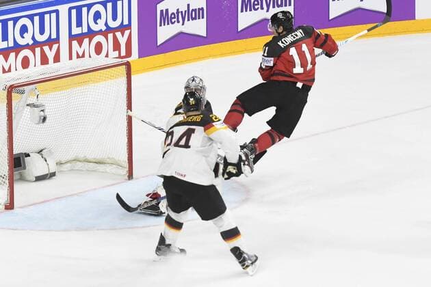 IIHF Eishockey-WM 2017 Canada - Germany on 17.05.2017 at Lanxess Arena in Cologne Travis Konecny ( 11 Team Canada) geht vor Goalie Philipp Grubauer ( 30) in die Luft wd