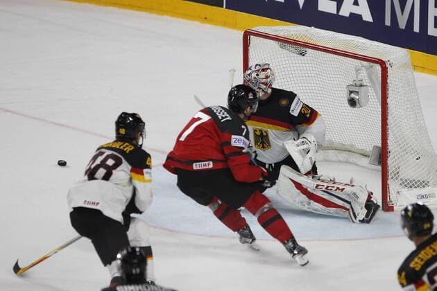 IIHF WM 2017, Kanada - Deutschland, 18.05.2017 Josh Morrissey (Kanada, 7); Philipp Grubauer (Deutschland - Washington Capitals, 30); IIHF WM 2017, Kanada - Deutschland am 18.05.2017 in der Lanxess-Arena in Koeln (Deutschland). xadx