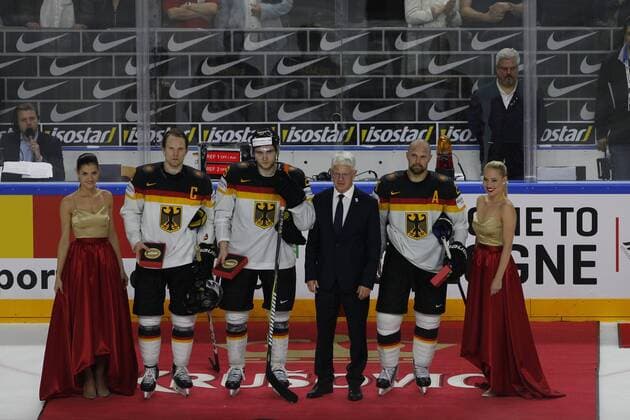 IIHF WM 2017, Kanada - Deutschland, 18.05.2017 Christian Ehrhoff (Deutschland - Koelner Haie, 10); Leon Draisaitl (Deutschland - Edmonton Oilers, 29); IIHF WM 2017, Kanada - Deutschland am 18.05.2017 in der Lanxess-Arena in Koeln (Deutschland). xadx