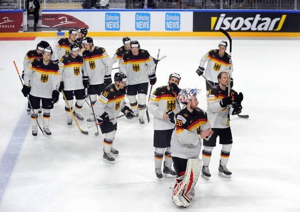 Eishockey WM 2017 in Köln: Viertelfinale: Kanada - Deutschland - 18.05.2017. Die Deutschen Spieler verabschieden sich vom Kölner Publikum. HM