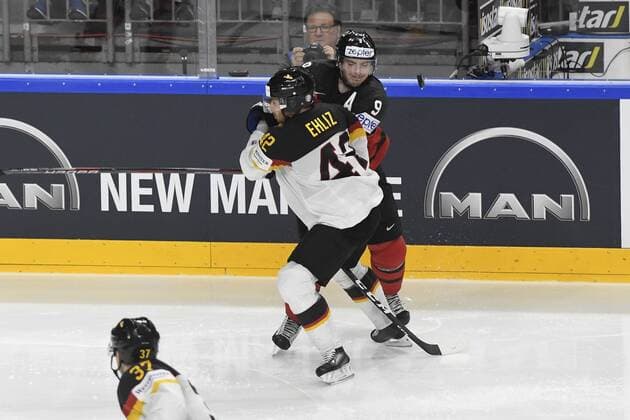 IIHF Eishockey-WM 2017 Canada - Germany on 17.05.2017 at Lanxess Arena in Cologne Yasin Ehliz ( 42 Germany) gegen Matt Duchene ( 9 Team Canada) wd