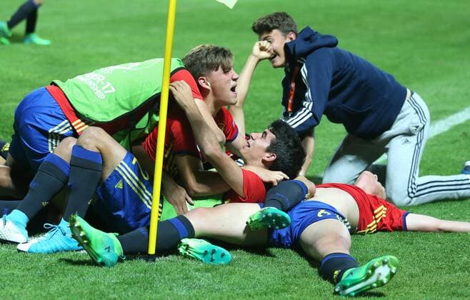 U-17 Finals ENG-SPA - Varazdin, Croatia 19.05.2017., Varazdin, Croatia - UEFA U-17 European Championship EM Europameisterschaft finals, England vs Spain.The celebration of the player and winner Spain after the European Championship won after the execution of the penalty shoot-out.  SanjinxStrukic PIXSELL