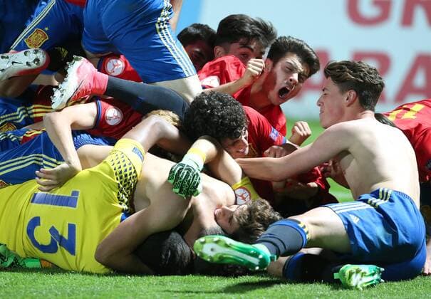U-17 Finals ENG-SPA - Varazdin, Croatia 19.05.2017., Varazdin, Croatia - UEFA U-17 European Championship EM Europameisterschaft finals, England vs Spain.The celebration of the player and winner Spain after the European Championship won after the execution of the penalty shoot-out.  SanjinxStrukic PIXSELL