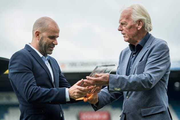 (L-R) coach Peter Bosz of Ajax, Leo Beenhakker Rinus Michels Awards 2017 Zwolle 2016 2017 xVIxVIxImagesx xRonaldxBonestrooxIVx 7825050