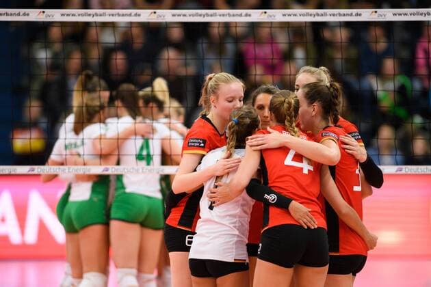19.05.2017, Sporthalle Berg Fidel, Muenster Volleyball, Länderspiel Laenderspiel, Deutschland vs. Ungarn Jennifer Geerties ( 6 GER), Jennifer Pettke ( 7 GER)Jennifer Pettke ( 7 GER), Lena Stigrot ( 10 GER), Maren Brinker ( 4 GER), Lenka Dürr Duerr ( 1 GER)