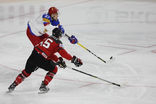 IIHF WM 2017, Kanada - Russland, 20.05.2017 Vadim Shipachyov (Russland, 87); Mark Scheifele (Kanada, 55); IIHF WM 2017, Kanada - Russland am 20.05.2017 in der Lanxess-Arena in Koeln (Deutschland). xadx