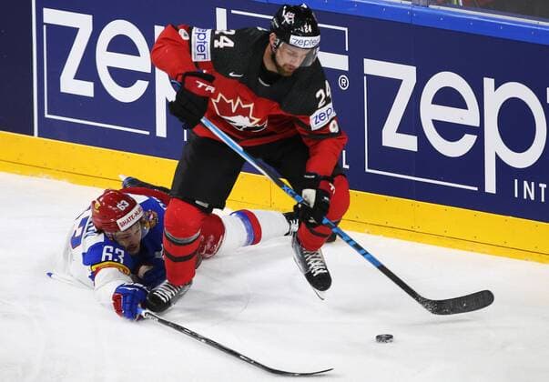 COLOGNE, GERMANY - MAY 20, 2017: Canada s Calvin de Hann (C) and Russia s Yevgeny Dadonov in their 2017 IIHF Ice hockey Eishockey World Championship WM Weltmeisterschaft semifinal match at Lanxess Arena. Anton Novoderezhkin TASS  TS04F6CB