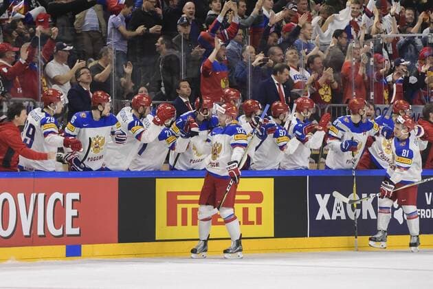 170520 Rysslands spelare jublar efter 0-1 i semifinalen mellan Kanada och Ryssland under ishockey-VM den 20 maj 2017 i Köln.  Copyright: JOELxMARKLUND BB170520JM013