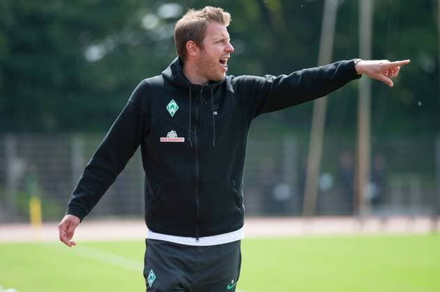 Trainer Florian Kohfeldt (SV Werder Bremen II) gibt Anweisungen, gestikuliert, mit den Armen gestikulieren, Portrait, Nahaufnahme, Einzelfoto, Einzelbild, Fussball, 3. Liga, SV Werder Bremen II - VfR Aalen, xobx