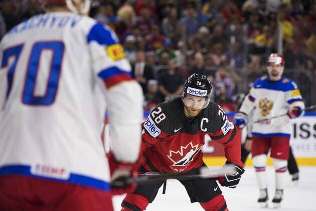 170520 Kanadas Claude Giroux i semifinalen mellan Kanada och Ryssland under ishockey-VM den 20 maj 2017 i Köln.  Copyright: JOELxMARKLUND BB170520JM027