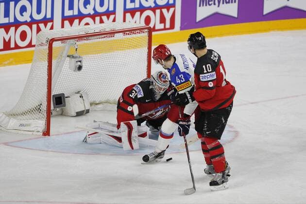 IIHF WM 2017, Kanada - Russland, 20.05.2017 Calvin Pickard (Kanada, 31); Valeri Nichushkin (Russland, 43); IIHF WM 2017, Kanada - Russland am 20.05.2017 in der Lanxess-Arena in Koeln (Deutschland). xadx