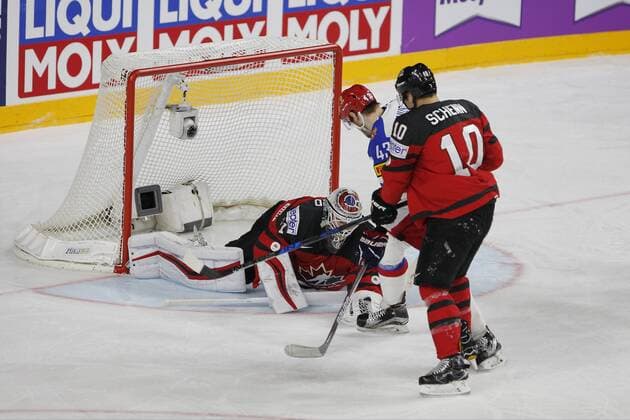 IIHF WM 2017, Kanada - Russland, 20.05.2017 Calvin Pickard (Kanada, 31); Valeri Nichushkin (Russland, 43); IIHF WM 2017, Kanada - Russland am 20.05.2017 in der Lanxess-Arena in Koeln (Deutschland). xadx