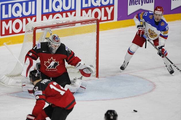 IIHF WM 2017, Kanada - Russland, 20.05.2017 Calvin Pickard (Kanada, 31); Yeveni Kuznetsov (Russland, 92); IIHF WM 2017, Kanada - Russland am 20.05.2017 in der Lanxess-Arena in Koeln (Deutschland). xadx