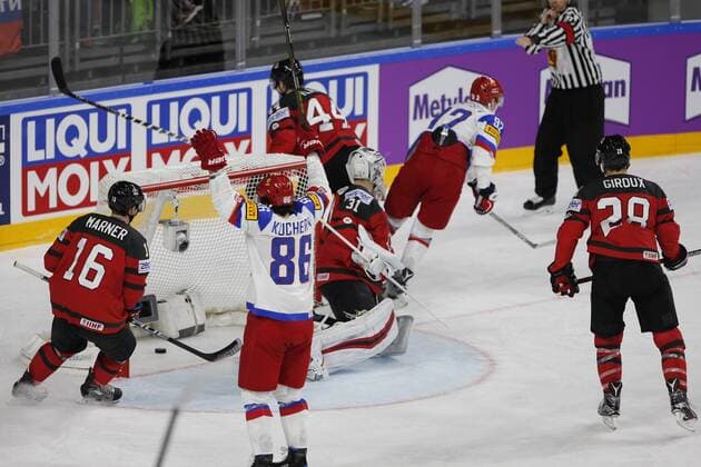 IIHF WM 2017, Kanada - Russland, 20.05.2017 Calvin Pickard (Kanada, 31); Yeveni Kuznetsov (Russland, 92); IIHF WM 2017, Kanada - Russland am 20.05.2017 in der Lanxess-Arena in Koeln (Deutschland). xadx