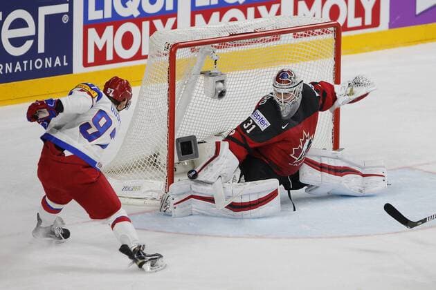 IIHF WM 2017, Kanada - Russland, 20.05.2017 Calvin Pickard (Kanada, 31); Nikita Gusev (Russland, 97); IIHF WM 2017, Kanada - Russland am 20.05.2017 in der Lanxess-Arena in Koeln (Deutschland). xadx