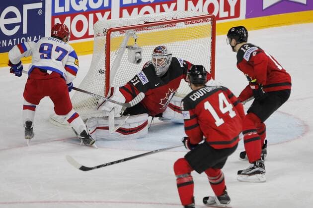 IIHF WM 2017, Kanada - Russland, 20.05.2017 Calvin Pickard (Kanada, 31); Nikita Gusev (Russland, 97); IIHF WM 2017, Kanada - Russland am 20.05.2017 in der Lanxess-Arena in Koeln (Deutschland). xadx