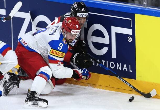 COLOGNE, GERMANY - MAY 20, 2017: Russia s Viktor Antipin (front), and Canada s Brayden Schenn in their 2017 IIHF Ice hockey Eishockey World Championship WM Weltmeisterschaft semifinal match at Lanxess Arena. Anton Novoderezhkin TASS  TS04F6FD
