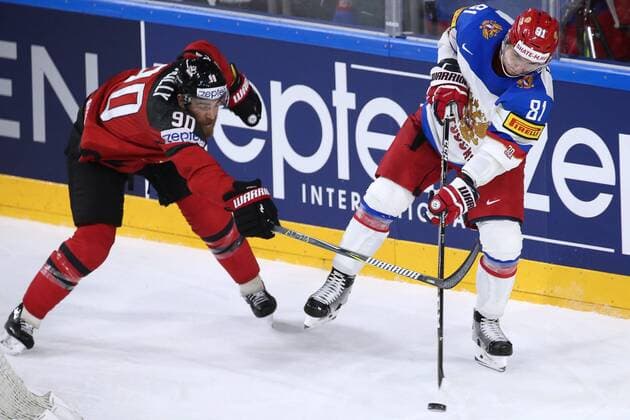 COLOGNE, GERMANY - MAY 20, 2017: Canada s Ryan O Reilly (L) and Russia s Dmitry Orlov in their 2017 IIHF Ice hockey Eishockey World Championship WM Weltmeisterschaft semifinal match at Lanxess Arena. Anton Novoderezhkin TASS  TS04F705