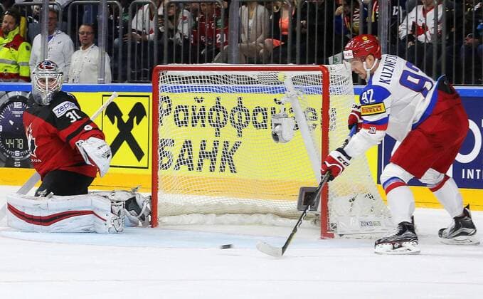 COLOGNE, GERMANY - MAY 20, 2017: Canada s goaltender Calvin Pickard (L) concedes a goal as Russia s Yevgeny Kuznetsov looks on in their 2017 IIHF Ice hockey Eishockey World Championship WM Weltmeisterschaft semifinal match at Lanxess Arena. Alexander Demianchuk TASS  TS04F709