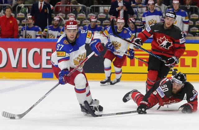 COLOGNE, GERMANY - MAY 20, 2017: Russia s Nikita Gusev (L), and Canada s Brayden Point (R standing) and Ryan O Reilly (bottom R) in their 2017 IIHF Ice hockey Eishockey World Championship WM Weltmeisterschaft semifinal match at Lanxess Arena. Alexander Demianchuk TASS  TS04F70D