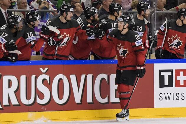 170520 Kanadas Nate McKinnon jublar efter 2-2 i semifinalen mellan Kanada och Ryssland under ishockey-VM den 20 maj 2017 i Köln.  Copyright: JOELxMARKLUND BB170520JM034