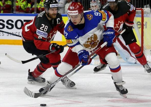 COLOGNE, GERMANY - MAY 20, 2017: Canada s Claude Giroux, and Russia s Nikita Gusev (R front) in their 2017 IIHF Ice hockey Eishockey World Championship WM Weltmeisterschaft semifinal match at Lanxess Arena. Alexander Demianchuk TASS  TS04F708