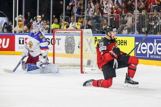 Nate Mackinnon (CAN) erzielt das Tor zum 2:2 Ausgleich, Andrei Vaseilevski (RUS) , Kanada - Russland Koeln Copyright: xHorn xEibner-Pressefotox EP_bhorn