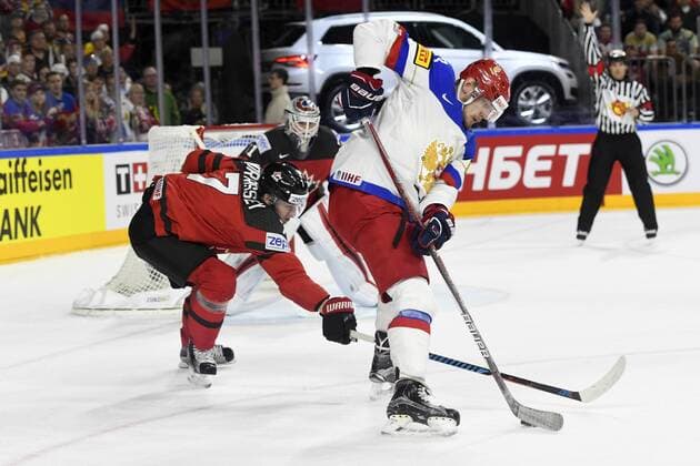 IIHF Eishockey-WM 2017 Canada vs Russia on 20.05.2017 at Lanxess Arena in Cologne Josh Morrissey ( 7 Team Canada) gegen Evgeni Dadonov ( 63 Russia) wd