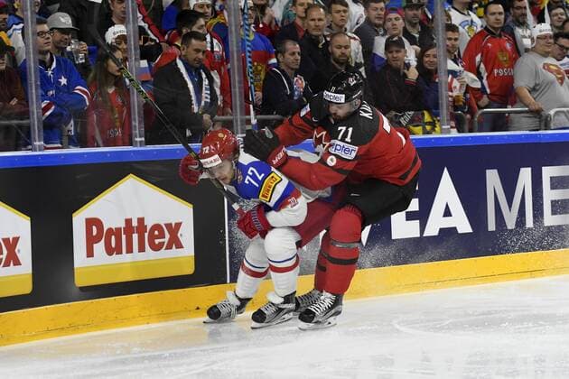 IIHF Eishockey-WM 2017 Canada vs Russia on 20.05.2017 at Lanxess Arena in Cologne Alex Killorn ( 71 Team Canada) gegen Artemi Panarin ( 72) wd