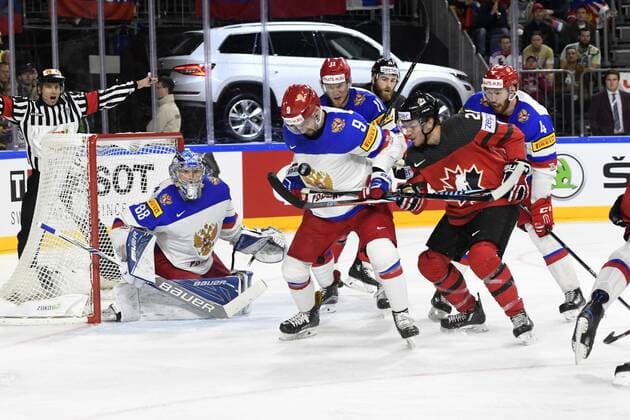 IIHF Eishockey-WM 2017 Canada vs Russia on 20.05.2017 at Lanxess Arena in Cologne Brayden Point ( 21 Team Canada) gegen Viktor Antipin ( 9 Russia) wd