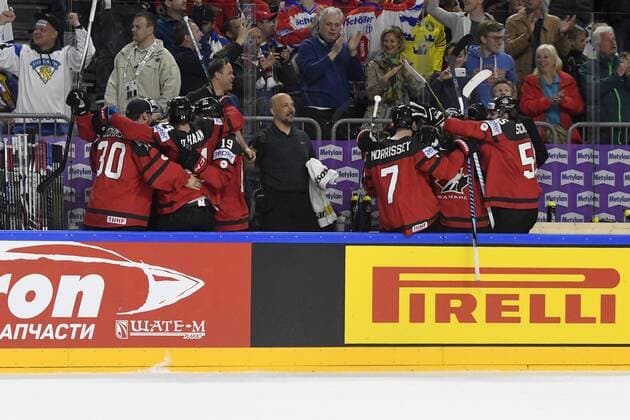 IIHF Eishockey-WM 2017 Canada vs Russia on 20.05.2017 at Lanxess Arena in Cologne Riesenjubel auf der Kanadischen Bank nach Erreichen des Finales wd
