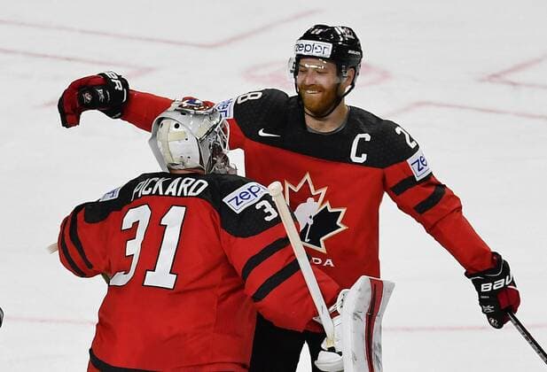 20.05.2017, xblx, Eishockey WM 2017, Halbfinale, Kanada - Russland, emspor, v.l. Calvin Pickard (Team Canada, Kanada), Claude Giroux (Team Canada, Kanada), feiert feiern den Sieg Koeln