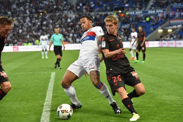 Memphis Depay (lyon) vs Vincent Koziello (nice) FOOTBALL : Lyon vs Nice - Ligue 1 - 20 05 2017 FredericChambert Panoramic 