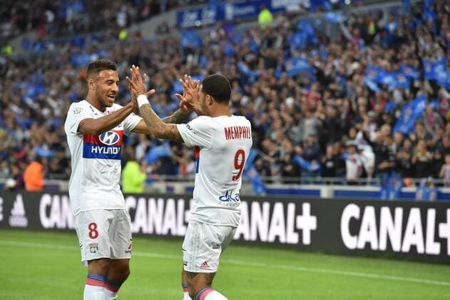 Joie de Memphis Depay et Corentin Tolisso (lyon) FOOTBALL : Lyon vs Nice - Ligue 1 - 20 05 2017 FredericChambert Panoramic 
