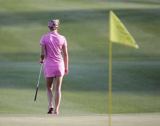 May 20, 2017: Lexi Thompson walks back to her ball just off of the 18th green during the third round of the Kingsmill Championship on the Kingsmill Resort River Course in Williamsburg, Virginia. CSM LPGA Golf Damen 2017: Kingsmill Championship MAY 20 - ZUMAc04_ 20170520_zaf_c04_084 Copyright: xJustinxCooperx