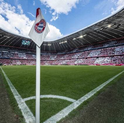 Muenchen, Deutschland, 20.05.2017, Bundesliga 34. Spieltag, FC Bayern Muenchen - Club Freiburg, Innenansicht, Eck, fahne Allianz Arena ( DeFodi507