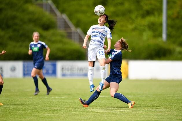Danica Wu (MSV Duisburg) (13) gewinnt Kopfballduell gegen Tabea Kemme (Turbine Potsdam) (21), Fussball, Allianz Frauen-Bundesliga,MSV Duisburg - Turbine Potsdam, xmkx