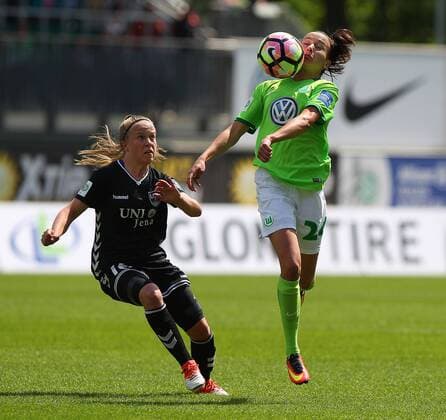 Bilder des Tages - SPORT VfL vs Jena, Frauen Wolfsburg, Deutschland. 21.05.2017, FUßBALL - VfL Wolfsburg vs FF USV Jena, 1. Allianz Frauen Bundesliga, Saison 2016-17. Bild zeigt: Marie-Joelle Wedemayer (VfL Wolfsburg) Wolfsburg