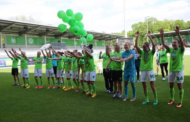 VfL vs Jena, Frauen Wolfsburg, Deutschland. 21.05.2017, FUßBALL - VfL Wolfsburg vs FF USV Jena, 1. Allianz Frauen Bundesliga, Saison 2016-17. Bild zeigt: VfL Frauen ist deutscher Meister 2017, Wolfsburg