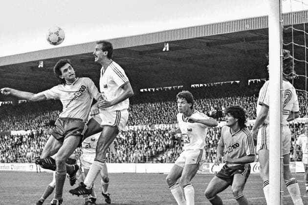 Aus Eintracht Braunschweig - VfL Wolfsburg 4:2 (Aufstiegsrunde 2. BL 1987 88 Gruppe Nord am 02.06.1988 im Eintracht Stadion
